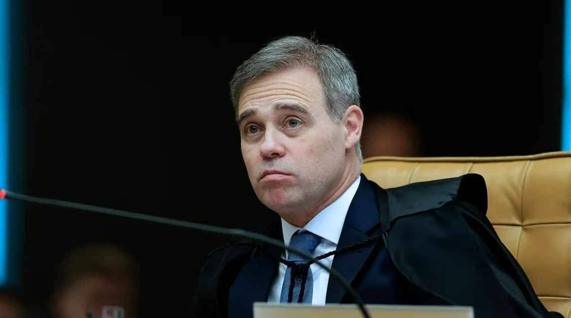 Mendonça deve rejeitar pedido da PGR para tirar caso Lulinha do STF